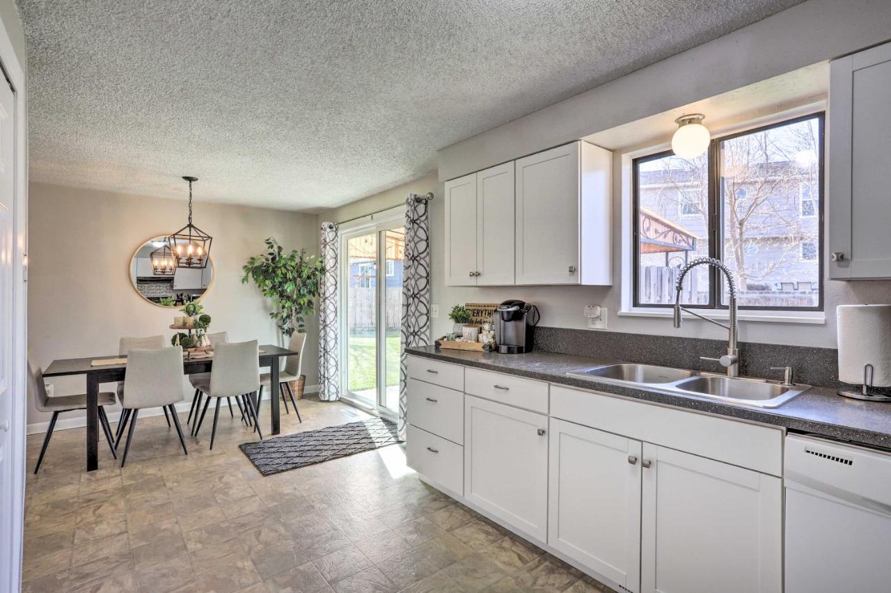 Duplex With Private Yard 3 Mi To Downtown Loveland! エクステリア 写真
